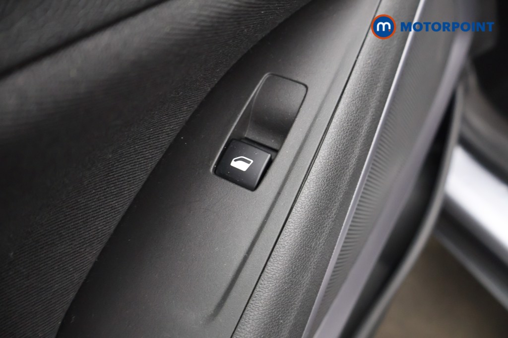 Vauxhall Crossland Design Manual Petrol SUV - Stock Number (1611852) - 32nd supplementary image