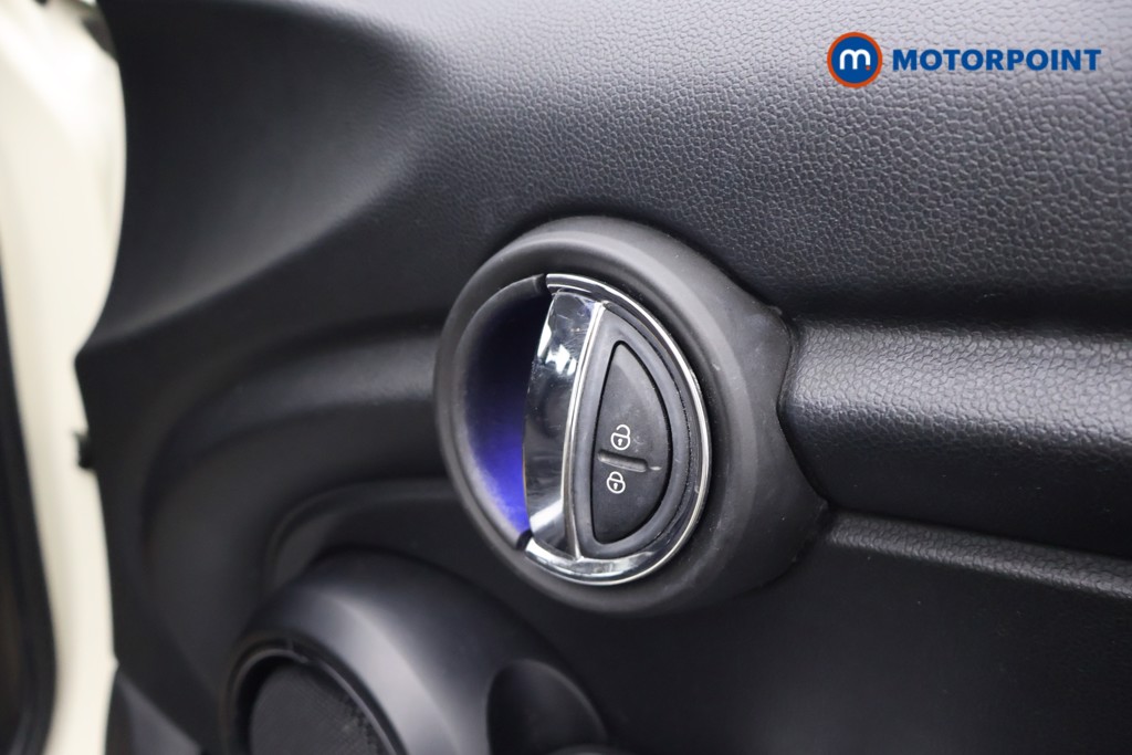 Mini Hatchback Cooper Classic Manual Petrol Hatchback - Stock Number (1613622) - 21st supplementary image