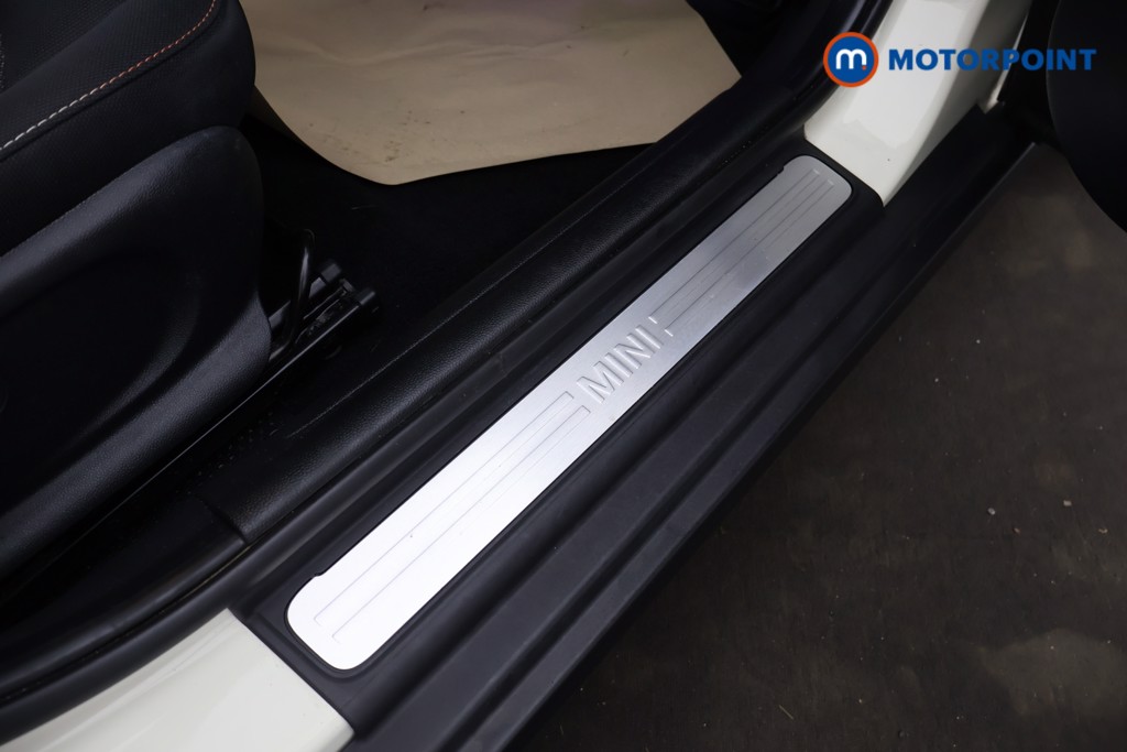 Mini Hatchback Cooper Classic Manual Petrol Hatchback - Stock Number (1613622) - 22nd supplementary image