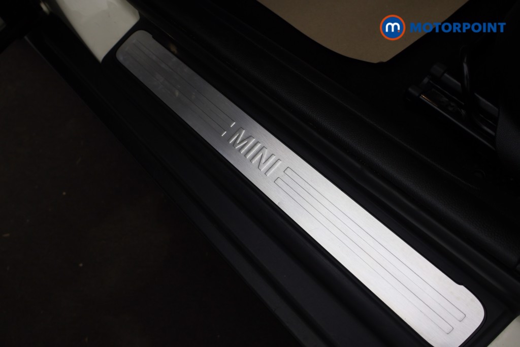 Mini Hatchback Cooper Classic Manual Petrol Hatchback - Stock Number (1613622) - 33rd supplementary image