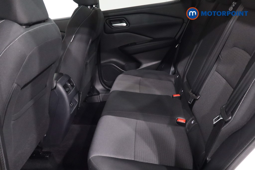 Nissan Qashqai N-Connecta Manual Petrol SUV - Stock Number (1619620) - 5th supplementary image