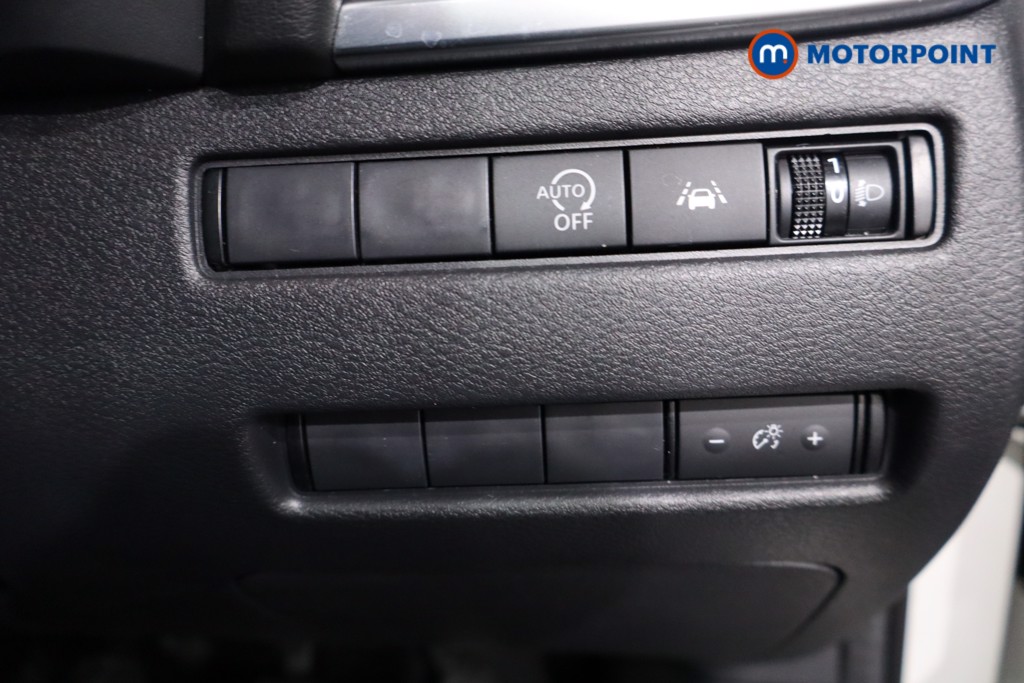 Nissan Qashqai N-Connecta Manual Petrol SUV - Stock Number (1619620) - 17th supplementary image