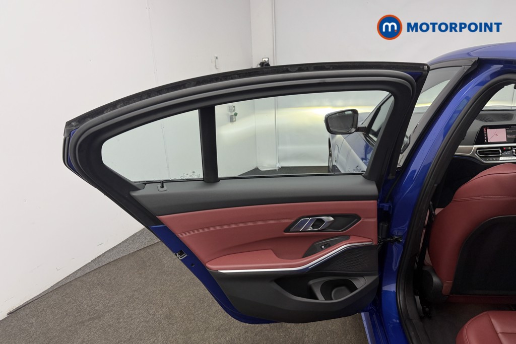BMW 3 Series M Sport Automatic Petrol Plug-In Hybrid Saloon - Stock Number (1596414) - 6th supplementary image