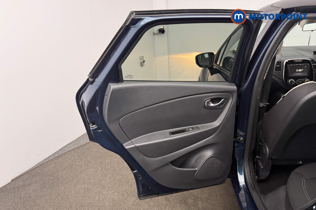 Renault Captur Iconic Automatic Petrol SUV - Stock Number (1603637) - 6th supplementary image
