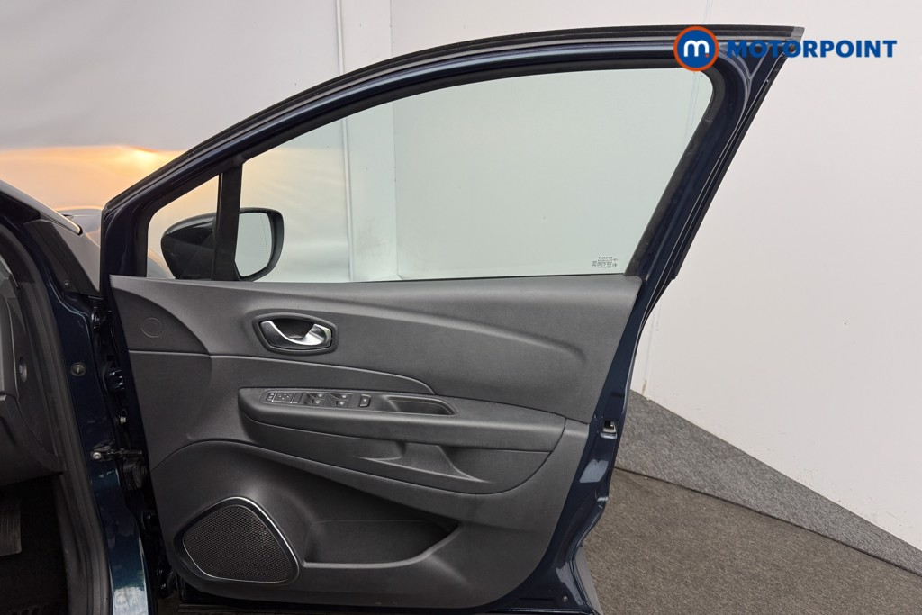 Renault Captur Iconic Automatic Petrol SUV - Stock Number (1603637) - 17th supplementary image