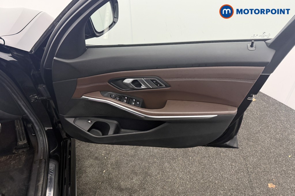 BMW 3 Series M Sport Automatic Petrol Plug-In Hybrid Saloon - Stock Number (1608812) - 10th supplementary image