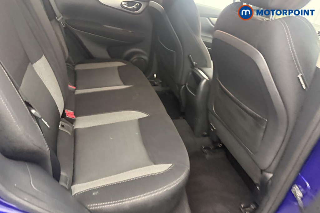 Nissan Qashqai N-Connecta Manual Diesel SUV - Stock Number (1616817) - 9th supplementary image