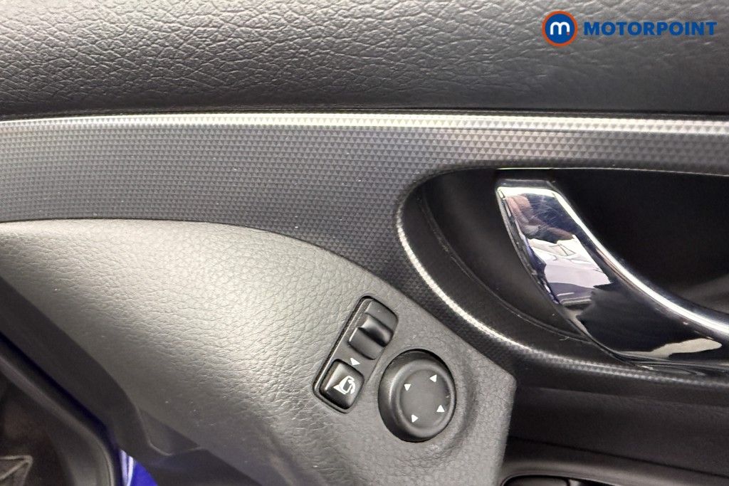 Nissan Qashqai N-Connecta Manual Diesel SUV - Stock Number (1616817) - 13th supplementary image