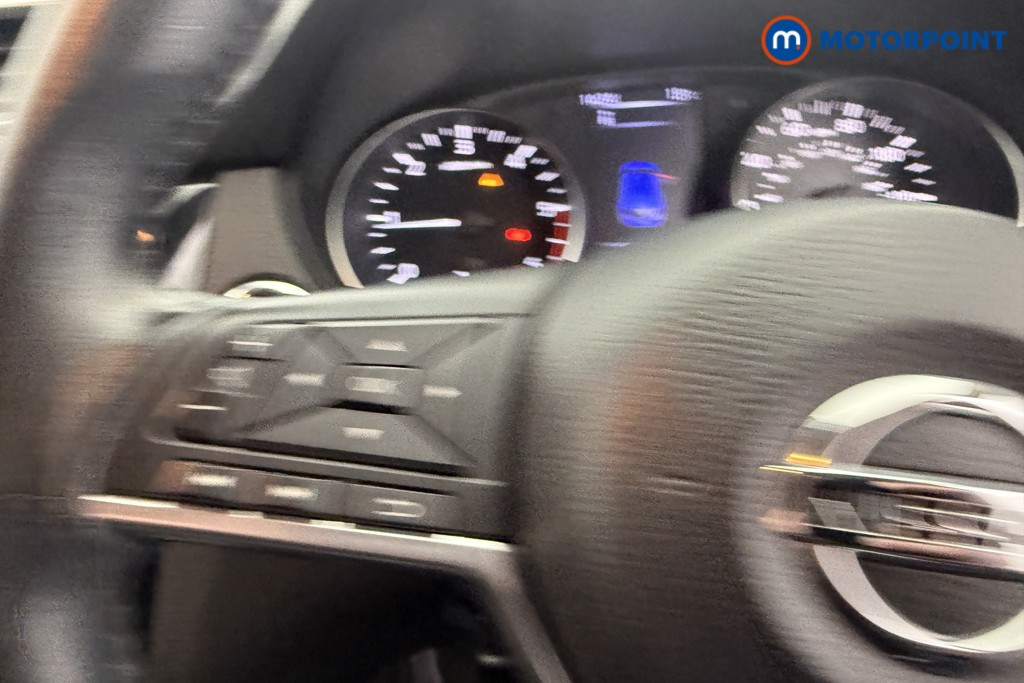 Nissan Qashqai N-Connecta Manual Diesel SUV - Stock Number (1616817) - 16th supplementary image