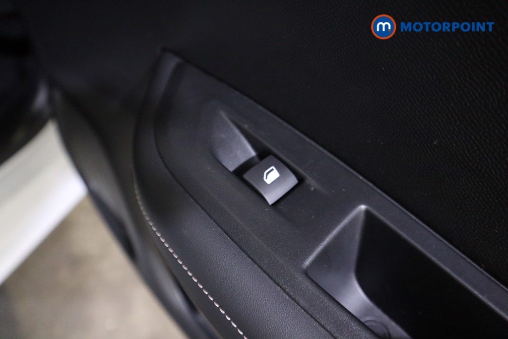 Peugeot 2008 Allure Manual Petrol SUV - Stock Number (1618732) - 19th supplementary image