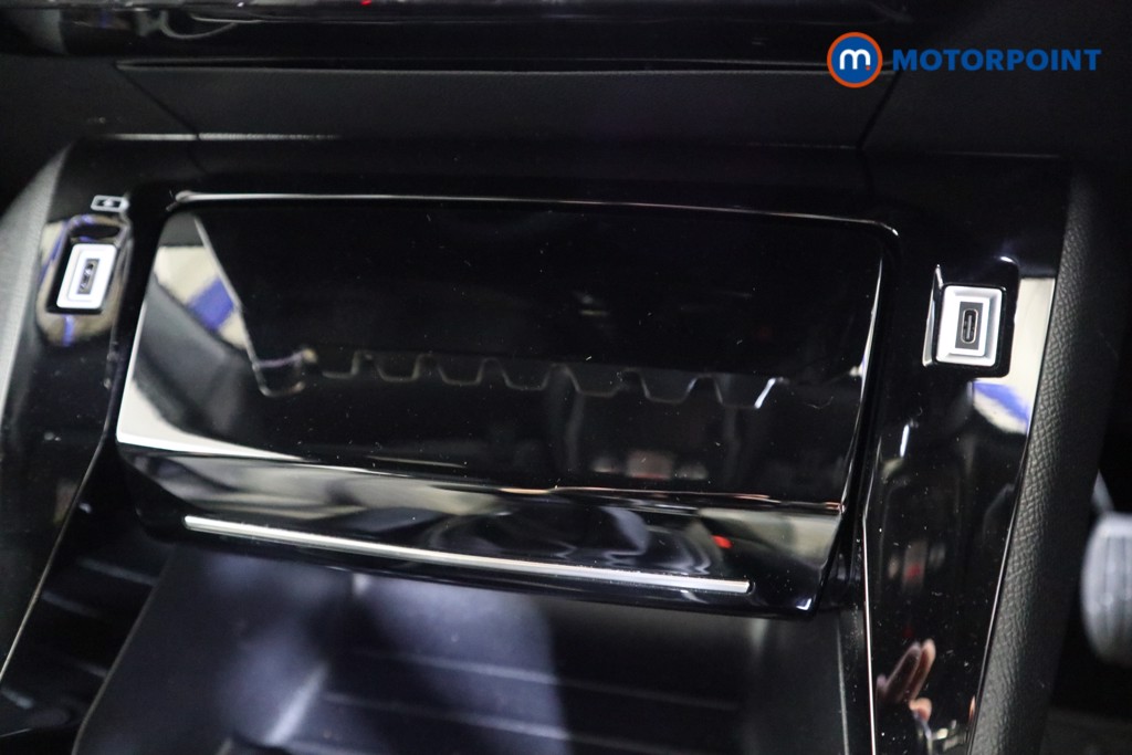 Peugeot 2008 Allure Manual Petrol SUV - Stock Number (1618962) - 9th supplementary image