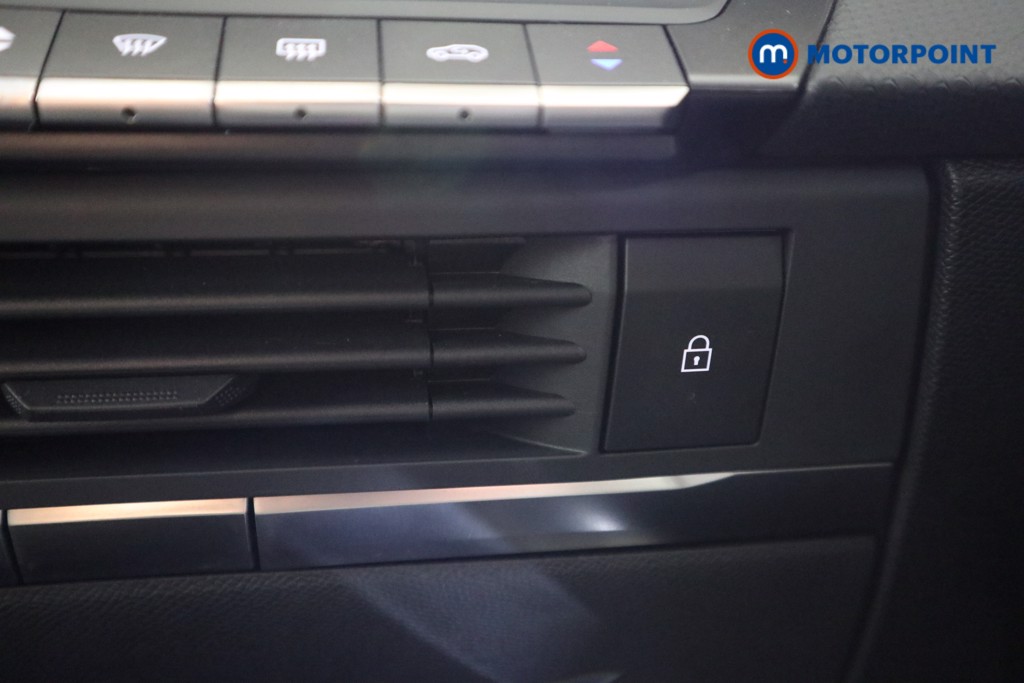 Vauxhall Astra Ultimate Automatic Petrol Plug-In Hybrid Hatchback - Stock Number (1619314) - 9th supplementary image