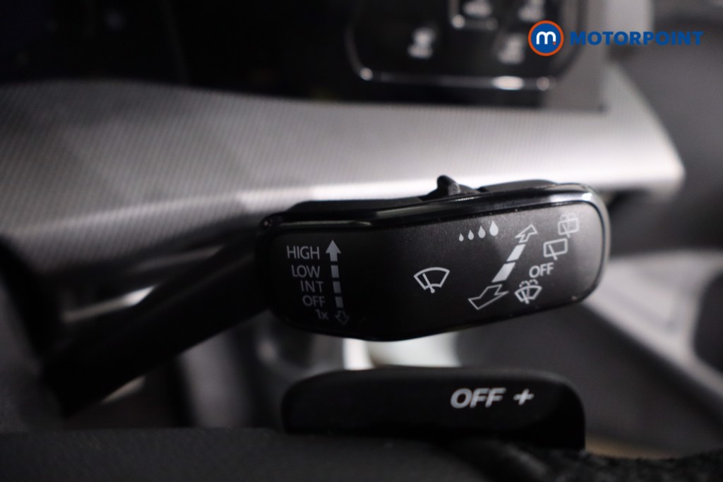 Volkswagen Golf R-Line Automatic Petrol Hatchback - Stock Number (1620573) - 15th supplementary image