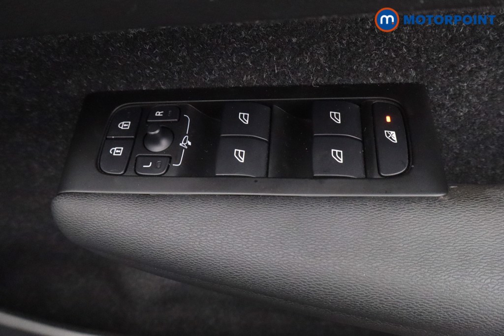 Volvo Xc40 Momentum Manual Petrol SUV - Stock Number (1591367) - 20th supplementary image