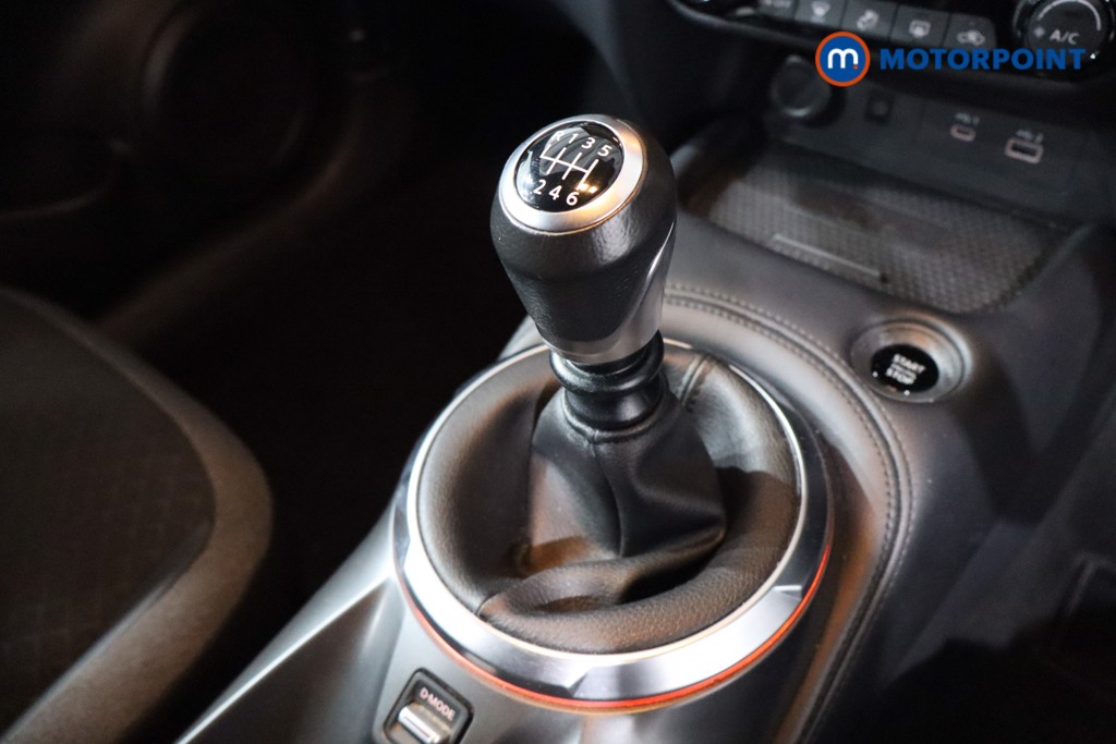 Nissan Juke N-Connecta Manual Petrol SUV - Stock Number (1610428) - 19th supplementary image