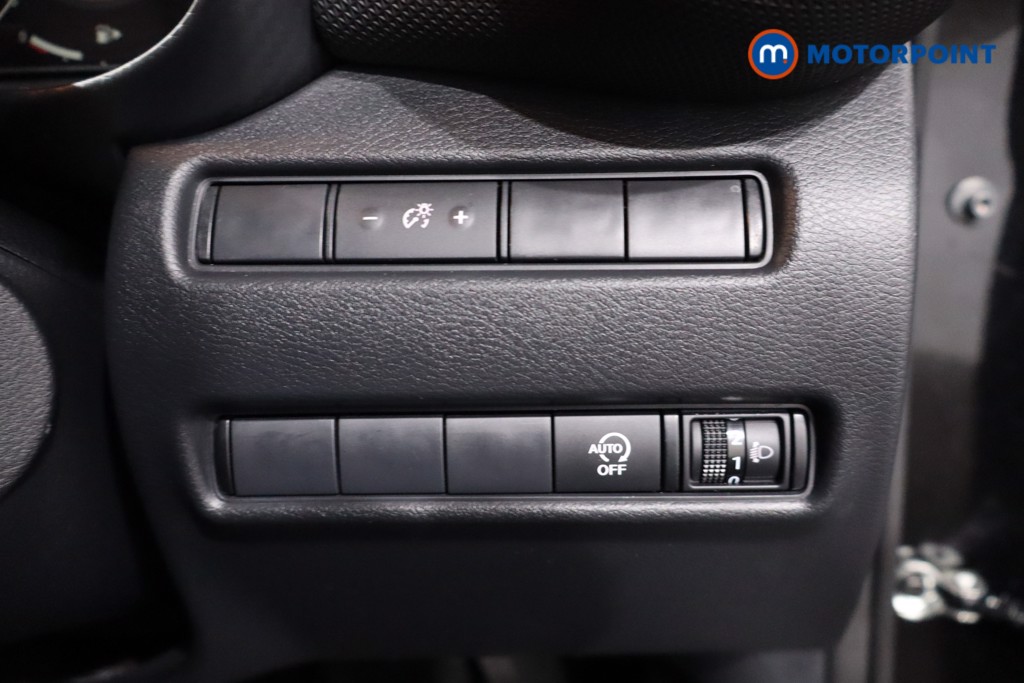 Nissan Juke N-Connecta Manual Petrol SUV - Stock Number (1610429) - 17th supplementary image