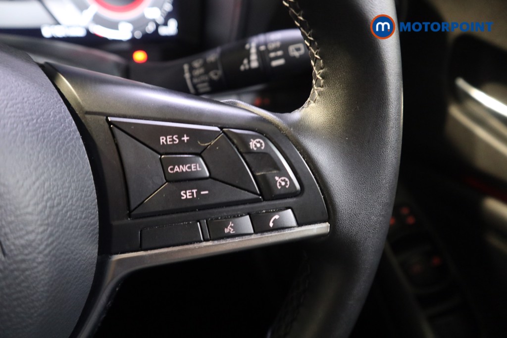 Nissan Juke N-Connecta Manual Petrol SUV - Stock Number (1610444) - 4th supplementary image