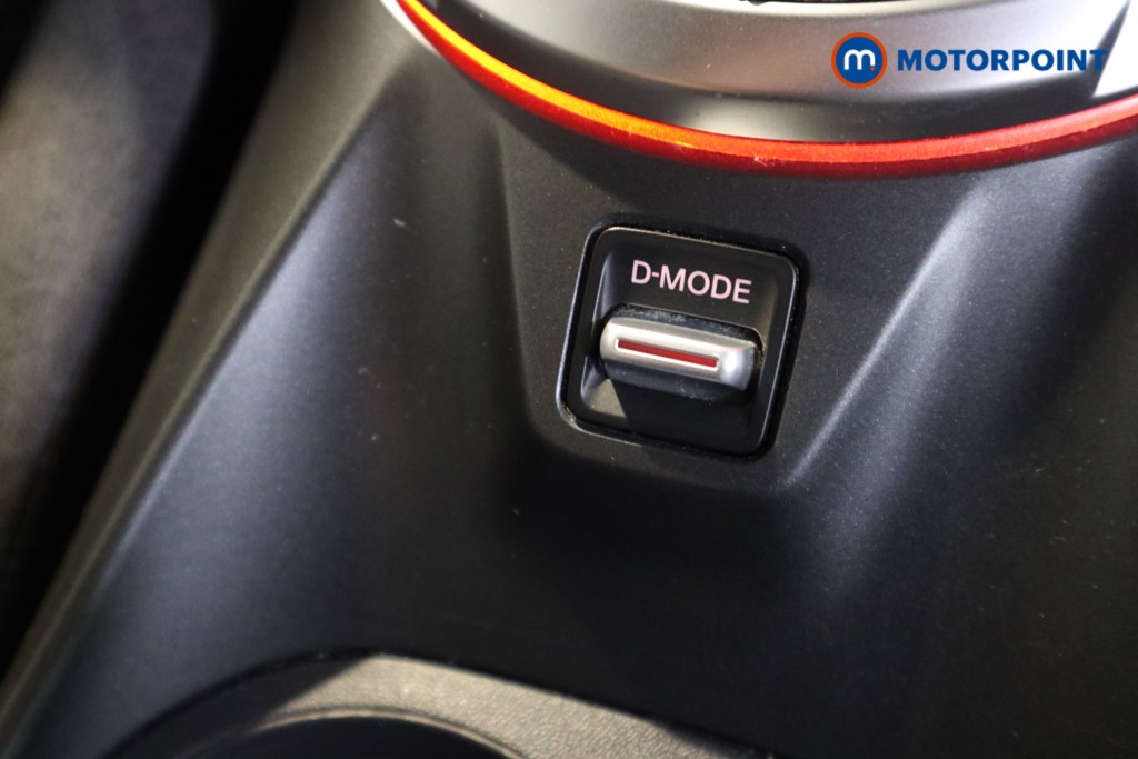 Nissan Juke N-Connecta Manual Petrol SUV - Stock Number (1610444) - 11th supplementary image