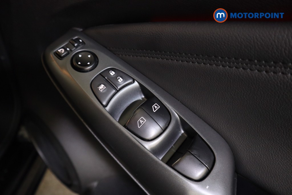 Nissan Juke N-Connecta Manual Petrol SUV - Stock Number (1610444) - 15th supplementary image