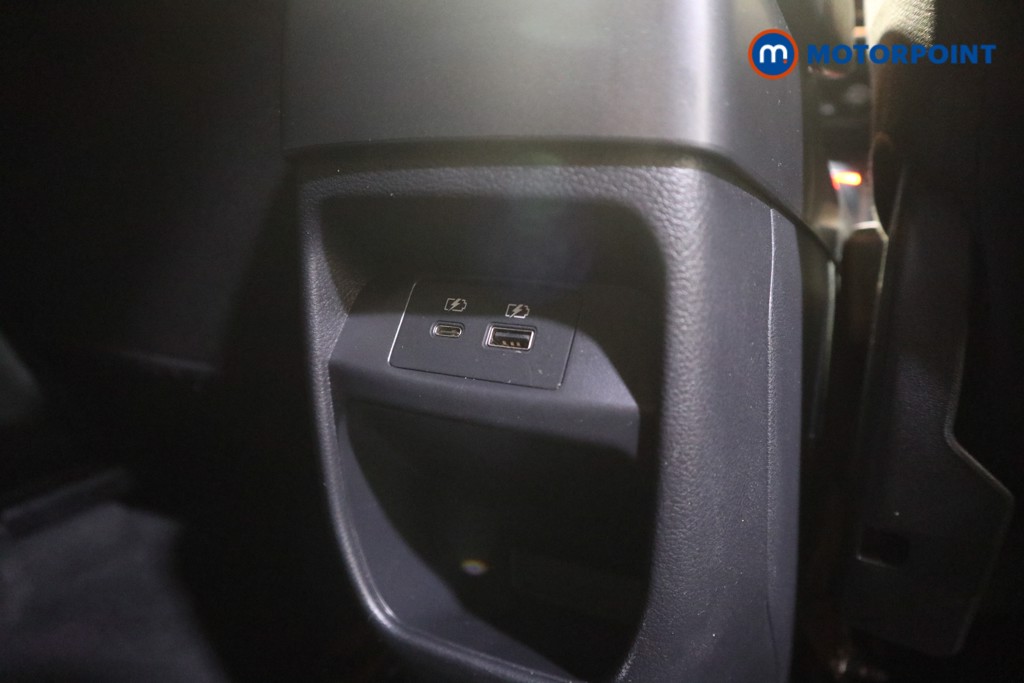 Nissan Juke N-Connecta Manual Petrol SUV - Stock Number (1610444) - 19th supplementary image