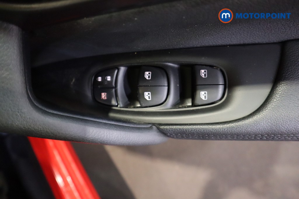 Nissan Qashqai Visia Manual Petrol SUV - Stock Number (1611468) - 13th supplementary image