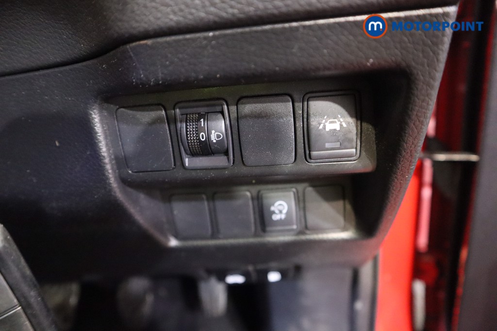 Nissan Qashqai Visia Manual Petrol SUV - Stock Number (1611468) - 16th supplementary image