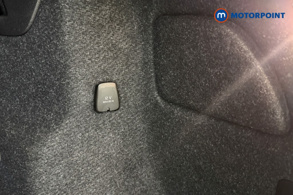 Volvo Xc40 Core Automatic Petrol SUV - Stock Number (1617478) - 17th supplementary image