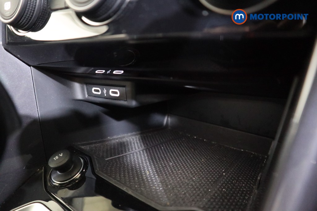 Volkswagen T-Roc R-Line Automatic Petrol SUV - Stock Number (1617618) - 9th supplementary image