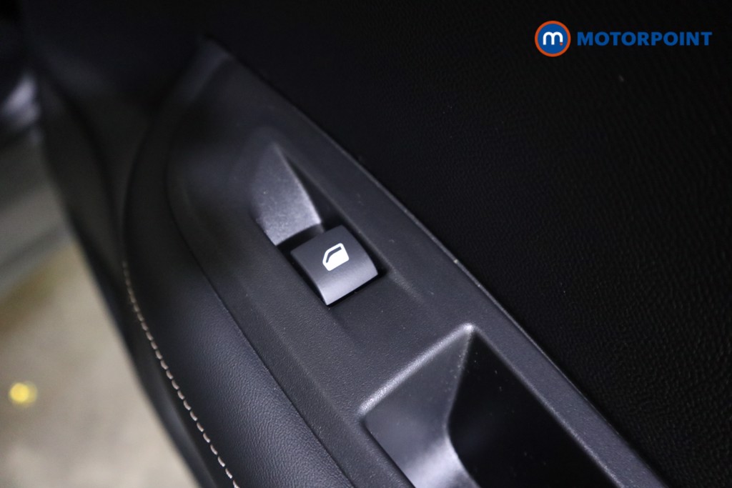 Peugeot 2008 Allure Manual Petrol SUV - Stock Number (1618528) - 20th supplementary image