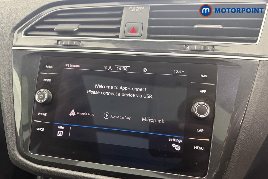 Volkswagen Tiguan Elegance Automatic Petrol SUV - Stock Number (1619357) - 9th supplementary image