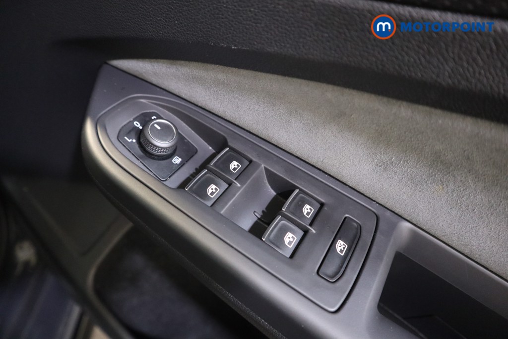 Volkswagen Golf R-Line Manual Petrol Hatchback - Stock Number (1609433) - 16th supplementary image