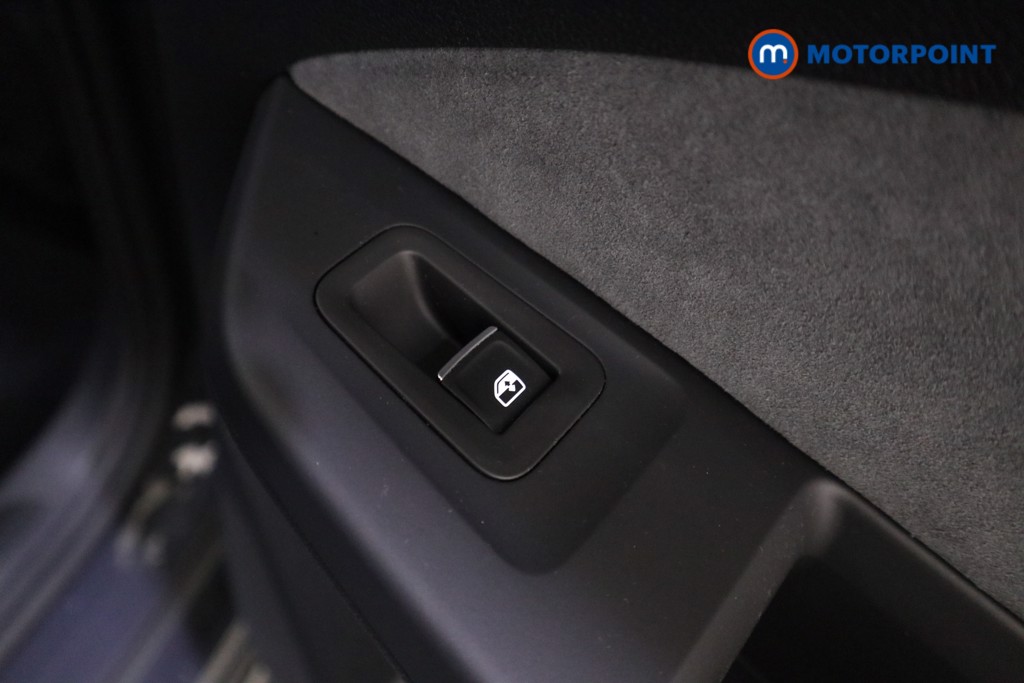 Volkswagen Golf R-Line Manual Petrol Hatchback - Stock Number (1609433) - 22nd supplementary image