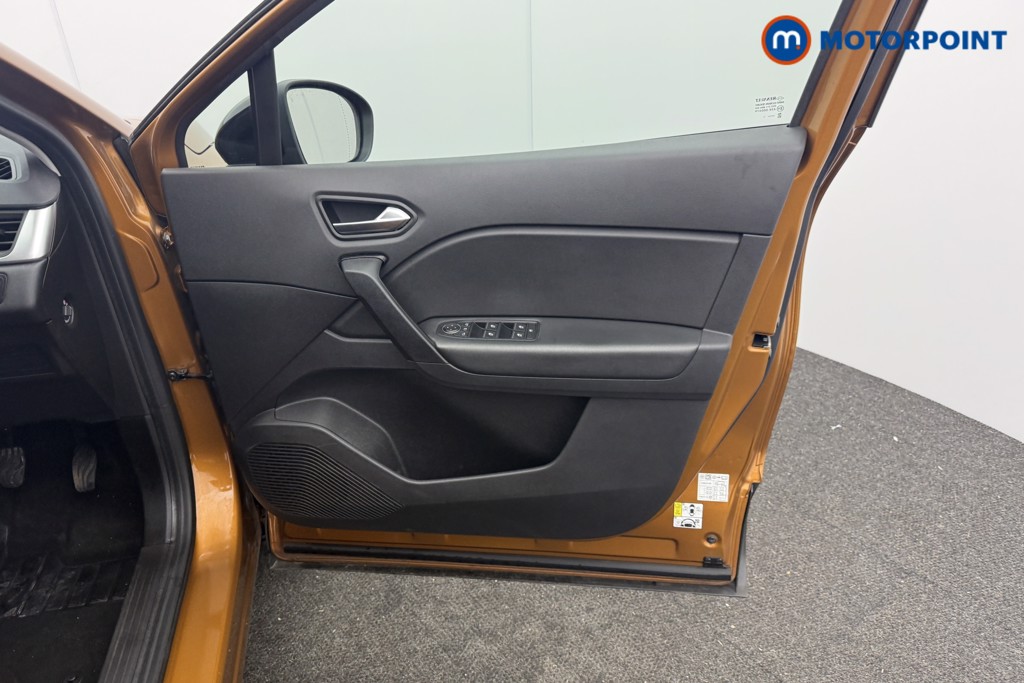 Renault Captur Iconic Manual Petrol SUV - Stock Number (1611178) - 9th supplementary image