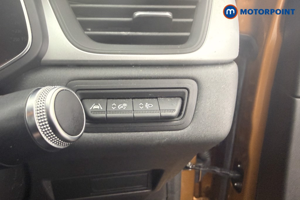 Renault Captur Iconic Manual Petrol SUV - Stock Number (1611178) - 12th supplementary image