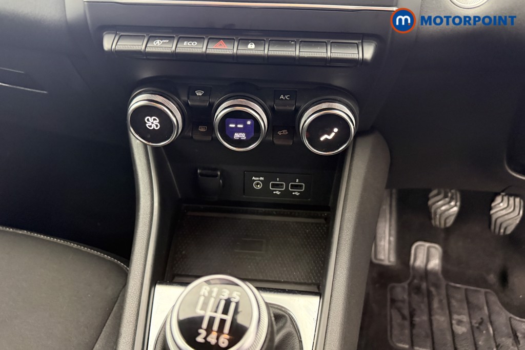 Renault Captur Iconic Manual Petrol SUV - Stock Number (1611178) - 15th supplementary image