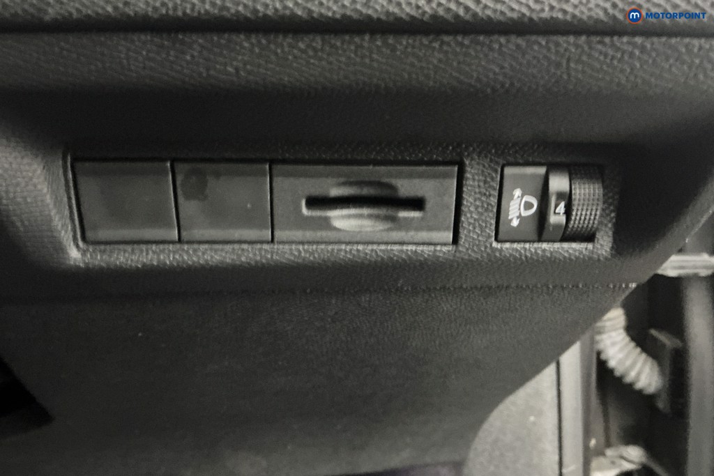 Peugeot 308 Allure Automatic Petrol Estate - Stock Number (1613958) - 23rd supplementary image