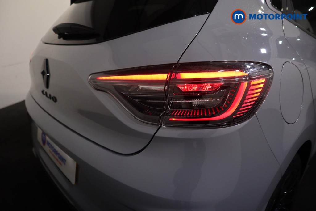 Renault Clio Esprit Alpine Manual Petrol Hatchback - Stock Number (1615406) - 29th supplementary image