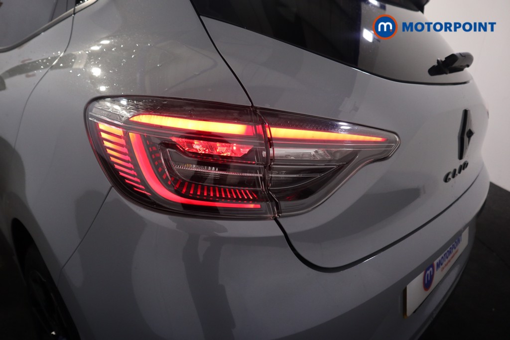 Renault Clio Esprit Alpine Manual Petrol Hatchback - Stock Number (1615406) - 30th supplementary image