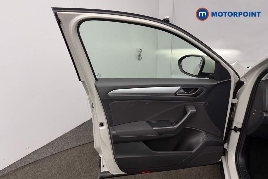 Volkswagen T-Roc Life Manual Petrol SUV - Stock Number (1616286) - 4th supplementary image