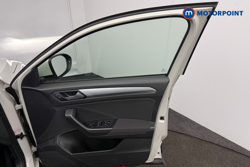 Volkswagen T-Roc Life Manual Petrol SUV - Stock Number (1616286) - 19th supplementary image