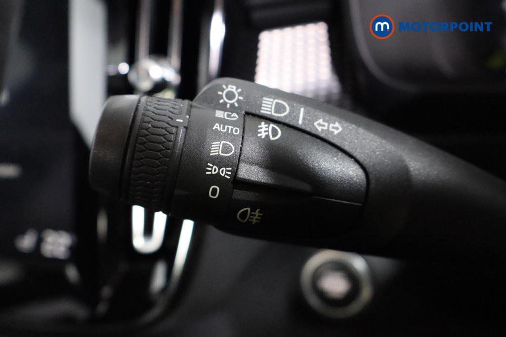 Volvo Xc40 R Design Pro Automatic Petrol SUV - Stock Number (1616419) - 9th supplementary image