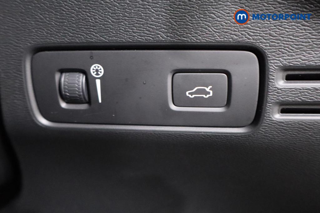 Volvo Xc40 R Design Pro Automatic Petrol SUV - Stock Number (1616419) - 13th supplementary image