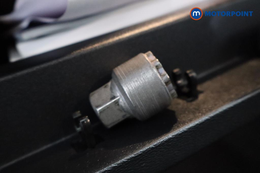 Volvo Xc40 R Design Pro Automatic Petrol SUV - Stock Number (1616419) - 17th supplementary image