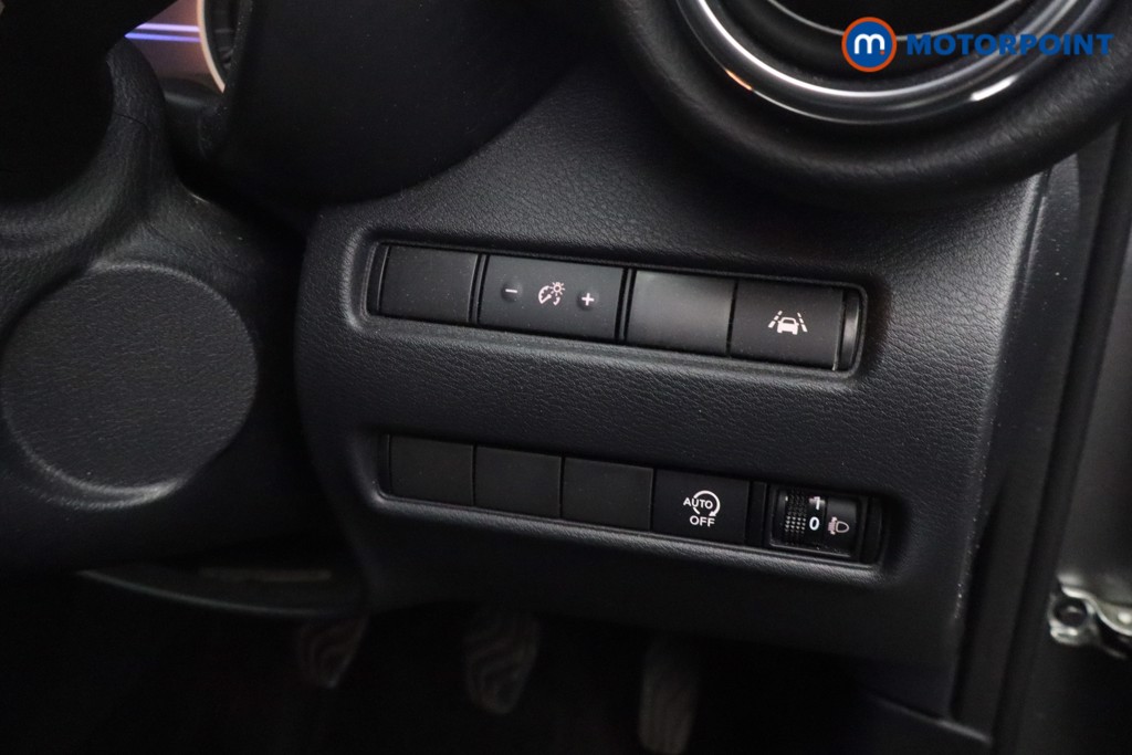 Nissan Juke N-Connecta Manual Petrol SUV - Stock Number (1617499) - 16th supplementary image