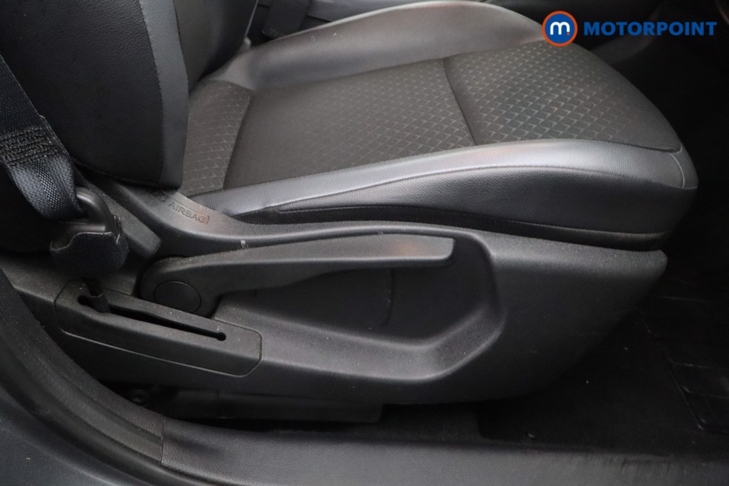 Nissan Juke N-Connecta Manual Petrol SUV - Stock Number (1617499) - 19th supplementary image