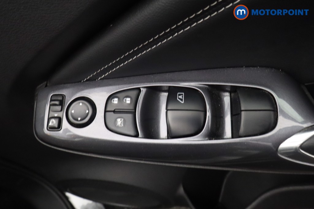 Nissan Juke N-Connecta Manual Petrol SUV - Stock Number (1617499) - 21st supplementary image