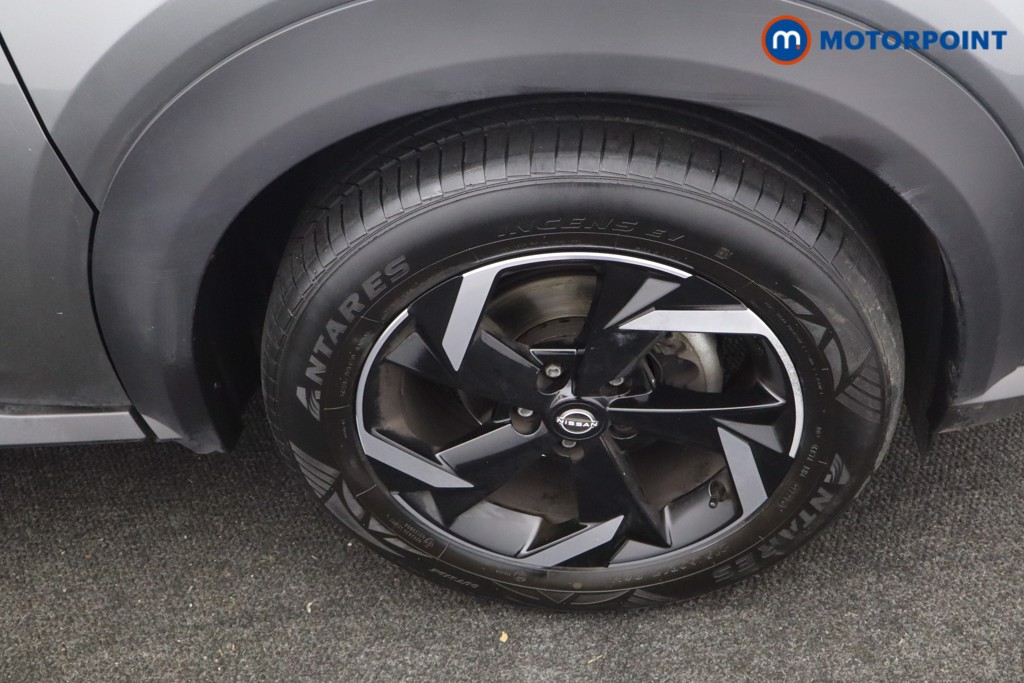 Nissan Juke N-Connecta Manual Petrol SUV - Stock Number (1617499) - 23rd supplementary image