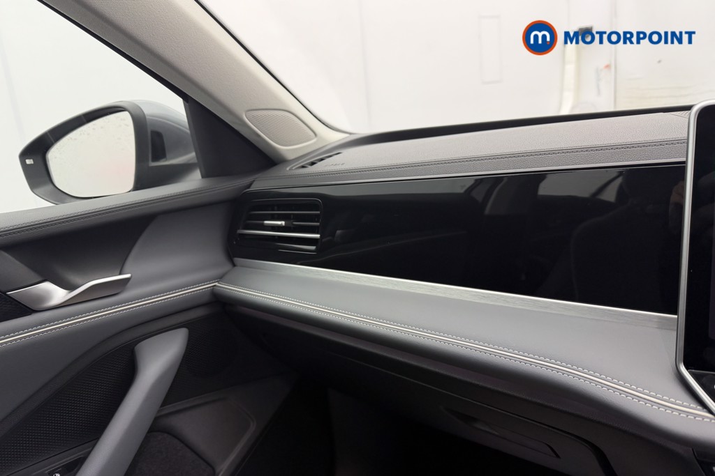 Volkswagen Passat Life Automatic Petrol Plug-In Hybrid Estate - Stock Number (1618581) - 6th supplementary image