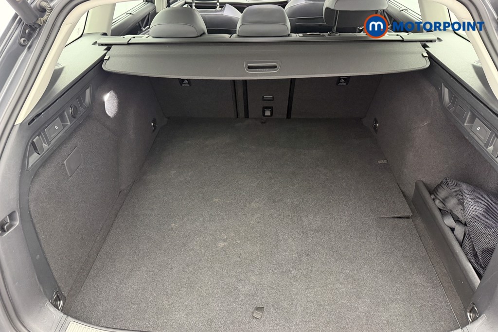 Volkswagen Passat Life Automatic Petrol Plug-In Hybrid Estate - Stock Number (1618581) - 10th supplementary image