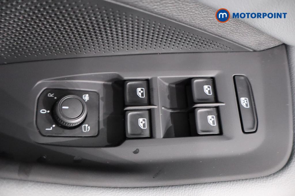 Volkswagen Passat Life Automatic Petrol Plug-In Hybrid Estate - Stock Number (1618652) - 12th supplementary image